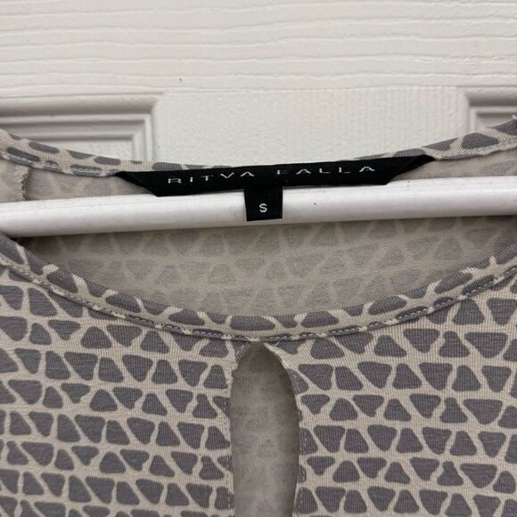 Ritva Falla Geometric Print Long Sleeve Top Gray Size Small Keyhole Finland - Picture 2 of 5